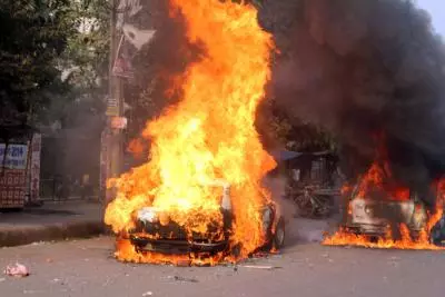 बांग्लादेश में हिंसा पर पूर्व मंत्री का बयान, कट्टरपंथियों को ठहराया जिम्मेदार बांग्लादेश में हिंसा पर पूर्व मंत्री का बयान, कट्टरपंथियों को ठहराया जिम्मेदार