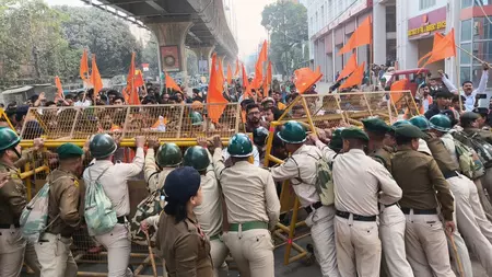 VHP और बजरंग दल ने बांग्लादेश में हिंदुओं पर हो रहे अत्याचारों के खिलाफ प्रदर्शन किया VHP और बजरंग दल ने बांग्लादेश में हिंदुओं पर हो रहे अत्याचारों के खिलाफ प्रदर्शन किया