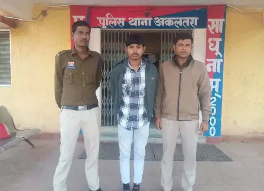 सार्वजनिक जगह पर चाकू लहराने वाला आरोपी गिरफ्तार सार्वजनिक जगह पर चाकू लहराने वाला आरोपी गिरफ्तार