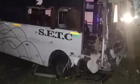 भीषण सड़क हादसा में मृतकों की संख्या बढ़ी, 9 मौते भीषण सड़क हादसा में मृतकों की संख्या बढ़ी, 9 मौते