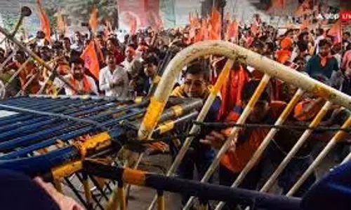 West Bengal: पुलिस और बीजेपी समर्थकों के बीच झड़प, दीपू चंद्र दास की हत्या के विरोध में प्रदर्शन West Bengal: पुलिस और बीजेपी समर्थकों के बीच झड़प, दीपू चंद्र दास की हत्या के विरोध में प्रदर्शन