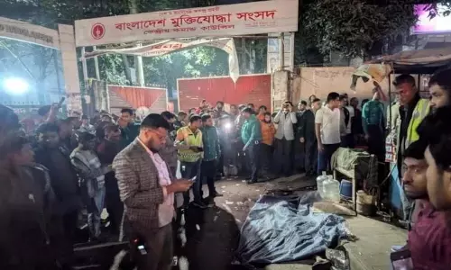 ढाका यूनिवर्सिटी में तोड़फोड़, हालात बेकाबू