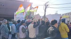 Jammu Congress ने बांग्लादेश में हिंदुओं की हत्या के खिलाफ विरोध प्रदर्शन किया