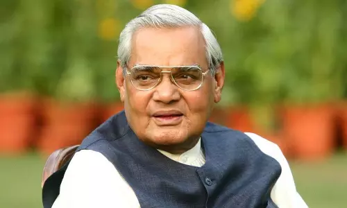सिर्फ 5 रुपए में खाना: अटल बिहारी वाजपेयी की जयंती पर दिल्ली सरकार करेगी 100 अटल कैंटीन की शुरुआत सिर्फ 5 रुपए में खाना: अटल बिहारी वाजपेयी की जयंती पर दिल्ली सरकार करेगी 100 अटल कैंटीन की शुरुआत