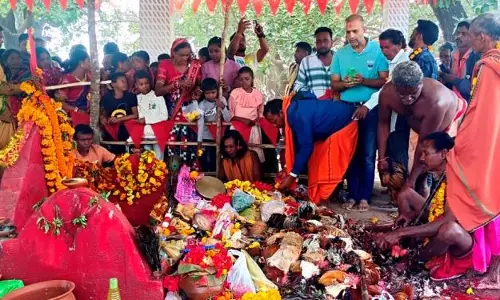 Odisha के भद्रक में नाबालिग लड़की का रेप और मर्डर; स्थानीय लोगों ने विरोध प्रदर्शन किया
