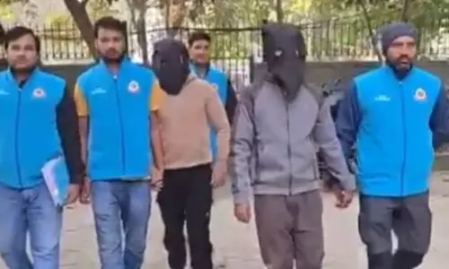 पुलिस की बड़ी सफलता, चोरी के गहने के साथ तीन गिरफ्तार पुलिस की बड़ी सफलता, चोरी के गहने के साथ तीन गिरफ्तार