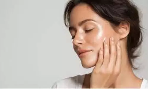 Winter Skin Care: ठंड में रूखी त्वचा से हैं परेशान, तो आजमाएं ये जरूरी टिप्स Winter Skin Care: ठंड में रूखी त्वचा से हैं परेशान, तो आजमाएं ये जरूरी टिप्स