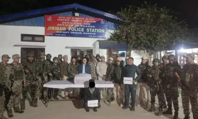 Manipur में असम का युवक 1.6 लाख मेथ टैबलेट के साथ गिरफ्तार, कीमत 18.6 करोड़ Manipur में असम का युवक 1.6 लाख मेथ टैबलेट के साथ गिरफ्तार, कीमत 18.6 करोड़