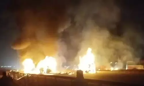बस में आग लगने से 9 की मौत, राष्ट्रपति मुर्मू ने जताया दुख बस में आग लगने से 9 की मौत, राष्ट्रपति मुर्मू ने जताया दुख