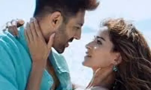 Tu Meri Main Tera Main Tera Tu Meri Review: बढ़िया एंटरटेनर है ये अनोखी लव स्टोरी Tu Meri Main Tera Main Tera Tu Meri Review: बढ़िया एंटरटेनर है ये अनोखी लव स्टोरी