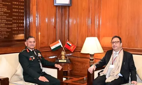 लद्दाख के मुख्य सचिव व सेना प्रमुख की मुलाकात, सीमावर्ती क्षेत्रों के विकास पर हुई बात लद्दाख के मुख्य सचिव व सेना प्रमुख की मुलाकात, सीमावर्ती क्षेत्रों के विकास पर हुई बात