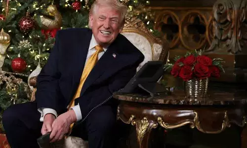 Trump ने बुरे सांता से घुसपैठ की चेतावनी दी, क्रिसमस कॉल में कोयले का बचाव