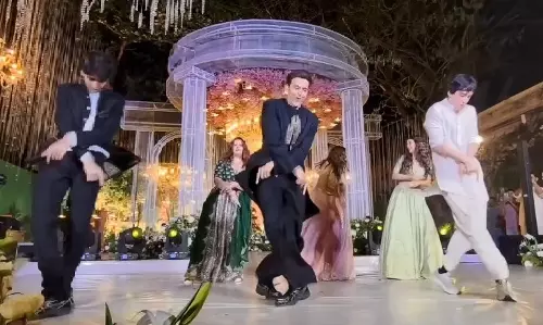 Hrithik Roshan का फैमिली मोमेंट वायरल, बेटों संग डांस को दादी ने कहा यादगार