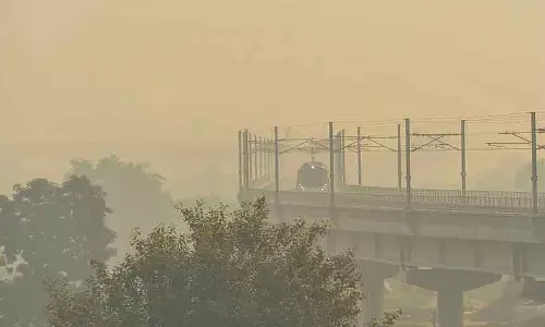 Delhi में प्रदूषण से थोड़ी राहत मिली, AQI 220 दर्ज किया गया