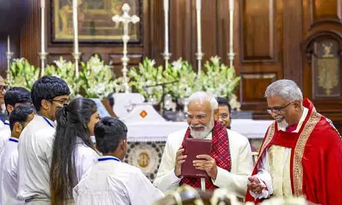 PM Modi ने दिल्ली के चर्च में क्रिसमस सर्विस में हिस्सा लिया, नागरिकों को बधाई दी PM Modi ने दिल्ली के चर्च में क्रिसमस सर्विस में हिस्सा लिया, नागरिकों को बधाई दी