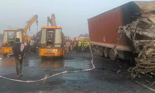Chitradurga accident : तेज रफ्तार ट्रक को देखकर कंट्रोल करने की कोशिश की, लेकिन नाकाम रहा: बस ड्राइवर