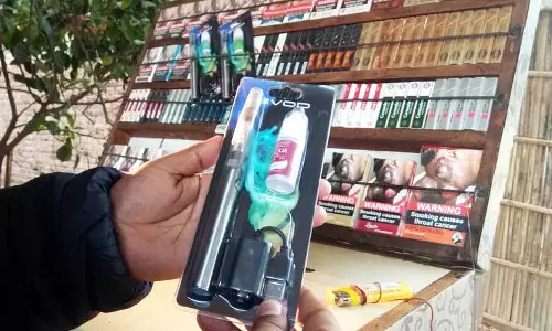 Punjab: स्कूल के बच्चों में वेपिंग, एक बढ़ती हुई सार्वजनिक स्वास्थ्य चिंता Punjab: स्कूल के बच्चों में वेपिंग, एक बढ़ती हुई सार्वजनिक स्वास्थ्य चिंता