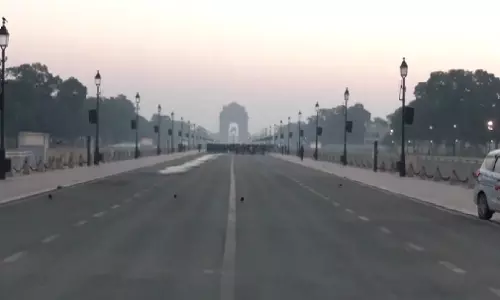 Delhi की हवा की क्वालिटी में थोड़ा सुधार हुआ, कई इलाकों में AQI मीडियम दर्ज किया