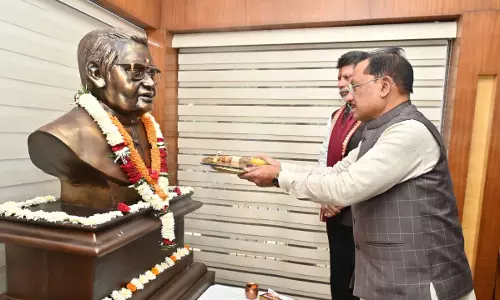 युगपुरुष श्रद्धेय अटल जी को सादर नमन युगपुरुष श्रद्धेय अटल जी को सादर नमन