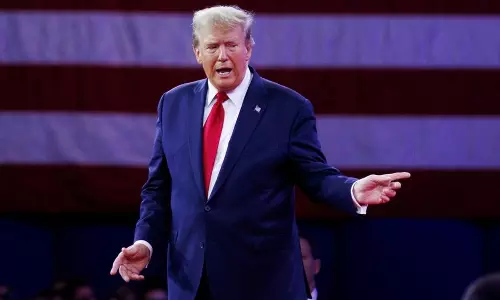 Trump की नीतियों पर डेमोक्रेट नेता बोले, भारत-अमेरिका रिश्तों में खिंचाव Trump की नीतियों पर डेमोक्रेट नेता बोले, भारत-अमेरिका रिश्तों में खिंचाव