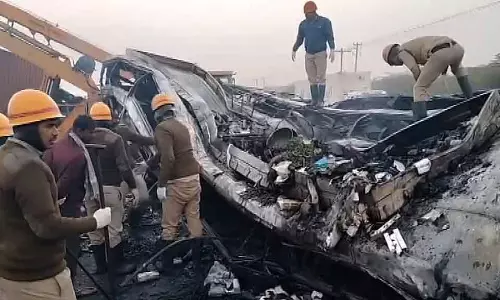 Karnataka : मैंने देखा कि सामने से एक ट्रक बहुत तेज़ी से आ रहा था, हादसे पर बस ड्राइवर का रिएक्शन Karnataka : मैंने देखा कि सामने से एक ट्रक बहुत तेज़ी से आ रहा था, हादसे पर बस ड्राइवर का रिएक्शन