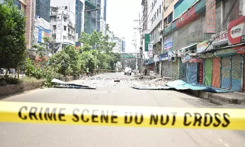 Bangladesh में गहराते संकट के बीच कच्चे बम विस्फोट में एक व्यक्ति की मौत Bangladesh में गहराते संकट के बीच कच्चे बम विस्फोट में एक व्यक्ति की मौत