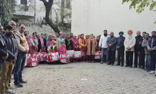 Jalandhar: फेडरेशन ने मिड-डे मील वर्कर्स को कंबल बांटे
