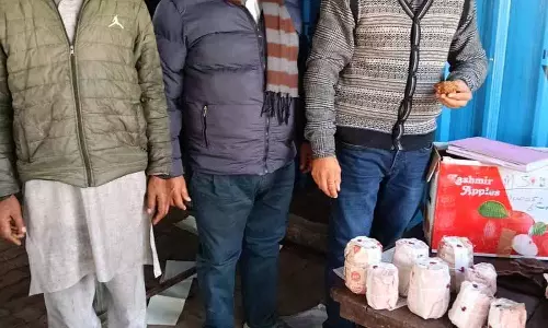 सेफ्टी टीम ने Tanda में 8 फूड सैंपल इकट्ठा किए सेफ्टी टीम ने Tanda में 8 फूड सैंपल इकट्ठा किए