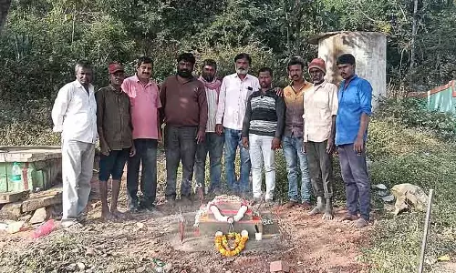 Nandagudi : ग्रामीणों ने मृत बंदर का अंतिम संस्कार किया Nandagudi : ग्रामीणों ने मृत बंदर का अंतिम संस्कार किया