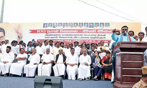 DMK और सहयोगी दलों ने MGNREGA को खत्म करने के खिलाफ विरोध प्रदर्शन किया DMK और सहयोगी दलों ने MGNREGA को खत्म करने के खिलाफ विरोध प्रदर्शन किया