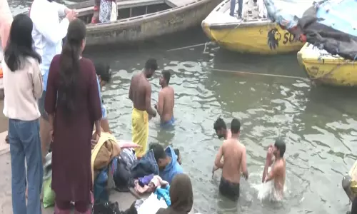 शीत लहर में गंगा स्नान, हवा सामान्य शीत लहर में गंगा स्नान, हवा सामान्य