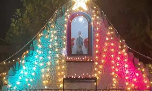 Uttar Pradesh: अयोध्या में सेंट मैरी चर्च क्रिसमस की रौनक से जगमगा रहा