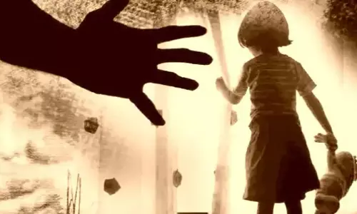 13 साल की मासूम से दरिंदगी, बैंककर्मी और सैलून मालिक गिरफ्तार 13 साल की मासूम से दरिंदगी, बैंककर्मी और सैलून मालिक गिरफ्तार