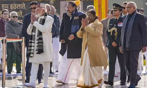 President मुर्मू और पीएम मोदी ने वाजपेयी के स्मारक सदैव अटल पर उन्हें श्रद्धांजलि दी