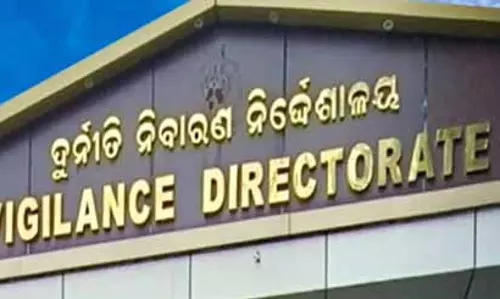 Bhubaneswar: अवैध संपत्ति के मामले में सीनियर रेवेन्यू असिस्टेंट को विजिलेंस ने गिरफ्तार किया
