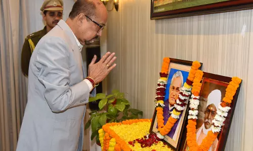 राज्यपाल डेका ने वाजपेयी और पंडित मालवीय के जन्मदिन पर किया नमन