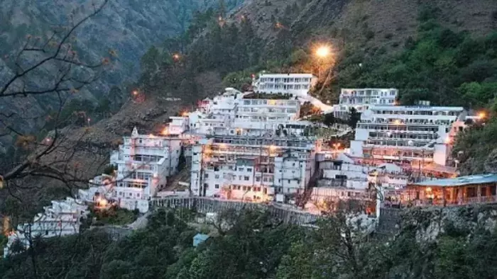 Katra: वैष्णो देवी प्रशासन ने यात्रियों को दी 24 घंटे की छूट Katra: वैष्णो देवी प्रशासन ने यात्रियों को दी 24 घंटे की छूट