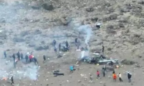 Tanzania: माउंट किलिमंजारो पर हेलीकॉप्टर क्रैश, 5 की मौत Tanzania: माउंट किलिमंजारो पर हेलीकॉप्टर क्रैश, 5 की मौत