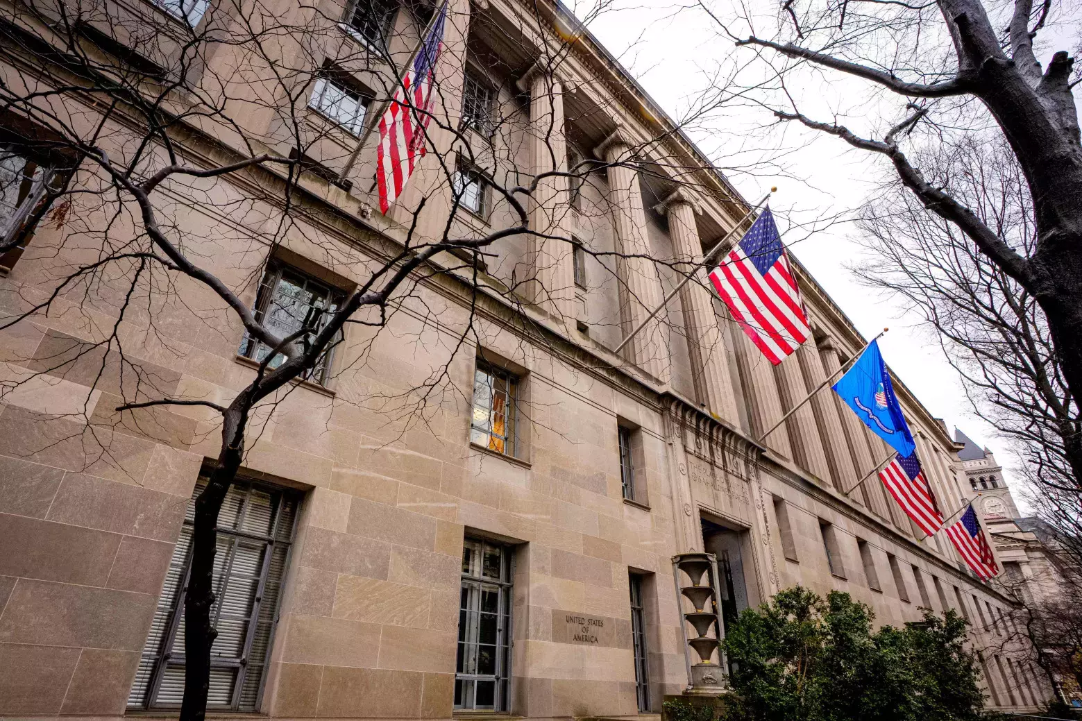 US न्याय विभाग डेडलाइन चूक गया, एपस्टीन फाइलों पर और समय मांगा