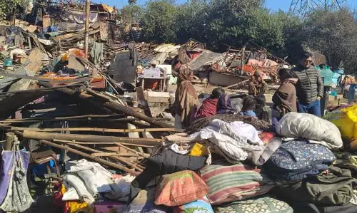 Solan में रेलवे की ज़मीन से 40 अवैध निर्माण हटाए गए Solan में रेलवे की ज़मीन से 40 अवैध निर्माण हटाए गए