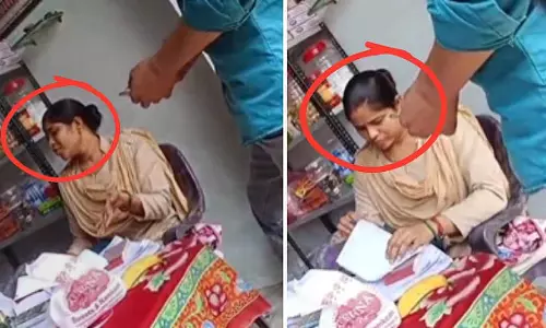 MP : जेल गार्ड कैदियों के परिवारों से सामान अंदर भेजने के लिए पैसे वसूलते हुए पकड़ा गया MP : जेल गार्ड कैदियों के परिवारों से सामान अंदर भेजने के लिए पैसे वसूलते हुए पकड़ा गया