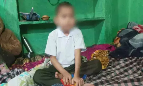 Madhya Pradesh में ज़हरीले सिरप से पीड़ित बच्चा घर लौटा, आंखों की रोशनी चली गई
