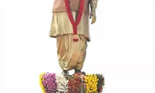 Andhra : चंद्रबाबू नायडू और शिवराज सिंह ने अमरावती में वाजपेयी की प्रतिमा का अनावरण किया Andhra : चंद्रबाबू नायडू और शिवराज सिंह ने अमरावती में वाजपेयी की प्रतिमा का अनावरण किया