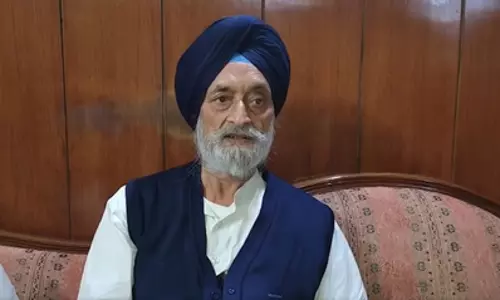 व्हाट्सएप कॉल से 76 लाख की ठगी, पूर्व IAS अधिकारी ने सुनाई आपबीती व्हाट्सएप कॉल से 76 लाख की ठगी, पूर्व IAS अधिकारी ने सुनाई आपबीती