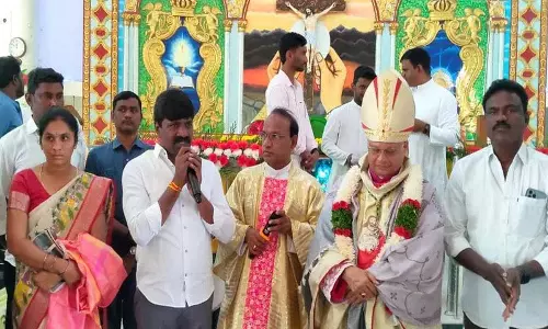 Christ की शिक्षाएं सभी पर लागू होती हैं: विधायक वेमुला वीरेशम Christ की शिक्षाएं सभी पर लागू होती हैं: विधायक वेमुला वीरेशम