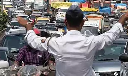 Maharashtra : कोरेगांव भीमा कार्यक्रम के लिए 31 दिसंबर से पुणे-नगर हाईवे पर ट्रैफिक डायवर्ज Maharashtra : कोरेगांव भीमा कार्यक्रम के लिए 31 दिसंबर से पुणे-नगर हाईवे पर ट्रैफिक डायवर्ज