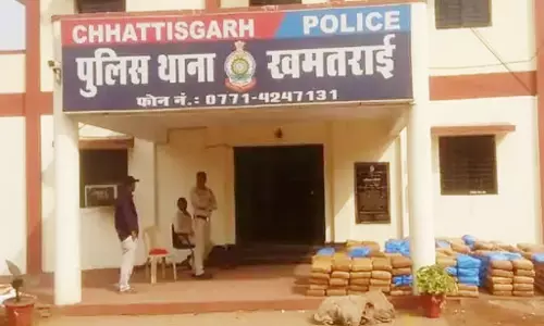 रायपुर : बाइक को आग के हवाले कर दिया, फिर चाकू मारने की कोशिश, आरोपी पड़ोसी फरार रायपुर : बाइक को आग के हवाले कर दिया, फिर चाकू मारने की कोशिश, आरोपी पड़ोसी फरार