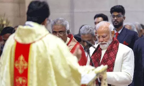 PM Modi ने कैथेड्रल चर्च में क्रिसमस की प्रार्थना में हिस्सा लिया