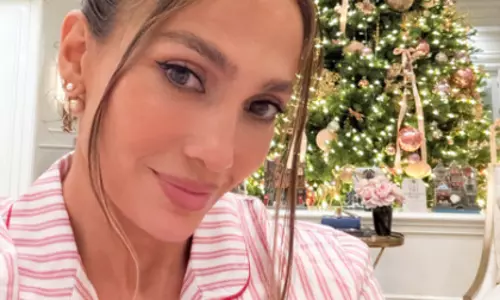 Jennifer Lopez ने अपने प्रियजनों के साथ क्रिसमस मनाया Jennifer Lopez ने अपने प्रियजनों के साथ क्रिसमस मनाया