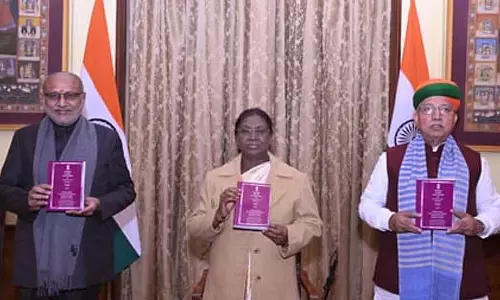 Santali भाषा में भारत का संविधान राष्ट्रपति ने इसे जारी किया Santali भाषा में भारत का संविधान राष्ट्रपति ने इसे जारी किया